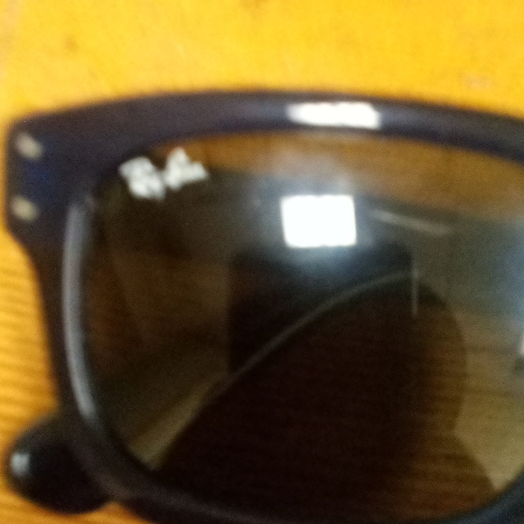 Ray-Ban sunglasses - Picture 2 of 2